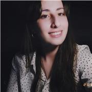 Estudiante universitaria de literatura da clases de lengua y literatura castellanas y de literatura universal a todas las edades
